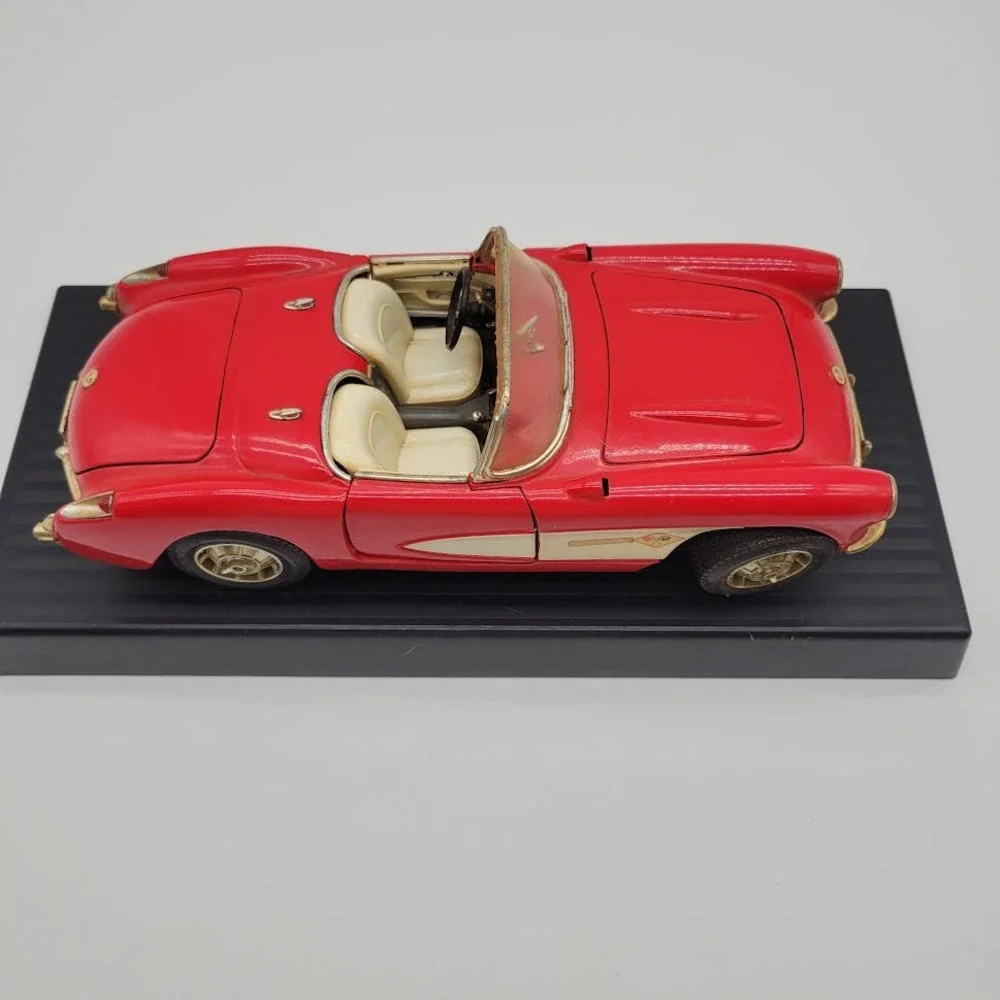 Road Tough 1957 Red Chevrolet Corvette Diecast 1:18 Scale‎ #92018 Display Stand